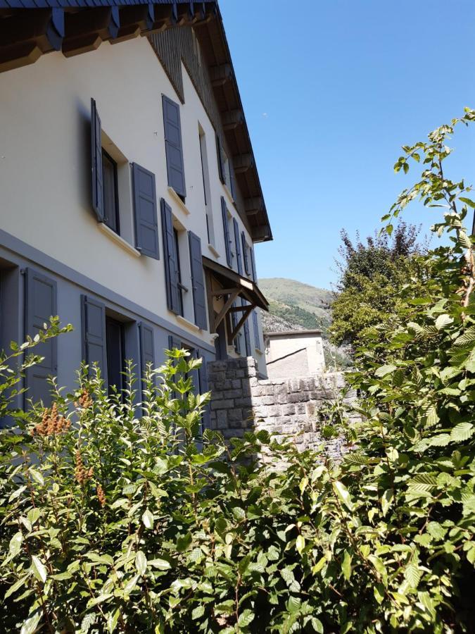 Chalet Du Doumet - Appart Luz Centre - Parking Et Garage Individuel Ferme - Draps Et Serviettes Inclus لوز سانت سوفير المظهر الخارجي الصورة